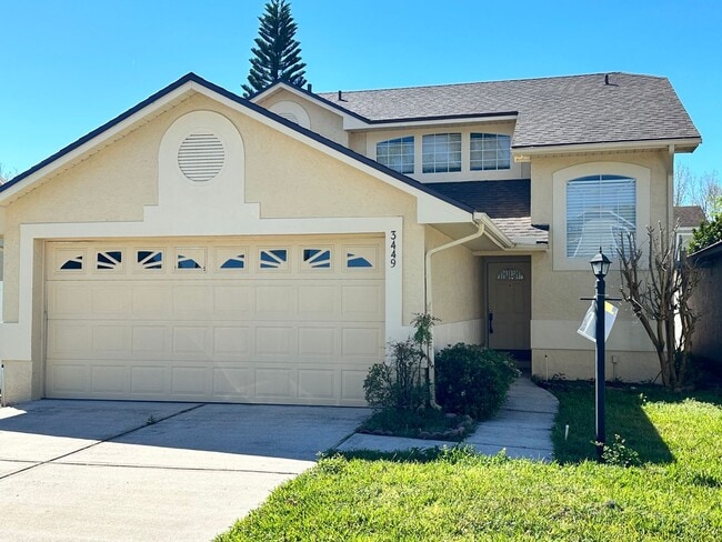 Building Photo - Beautiful 3 bedroom 2.5 bath home with vaulted ceilings and 2 car garage