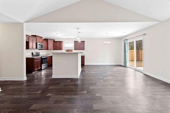 Photo - Minutes to Back Gate & Beaches!