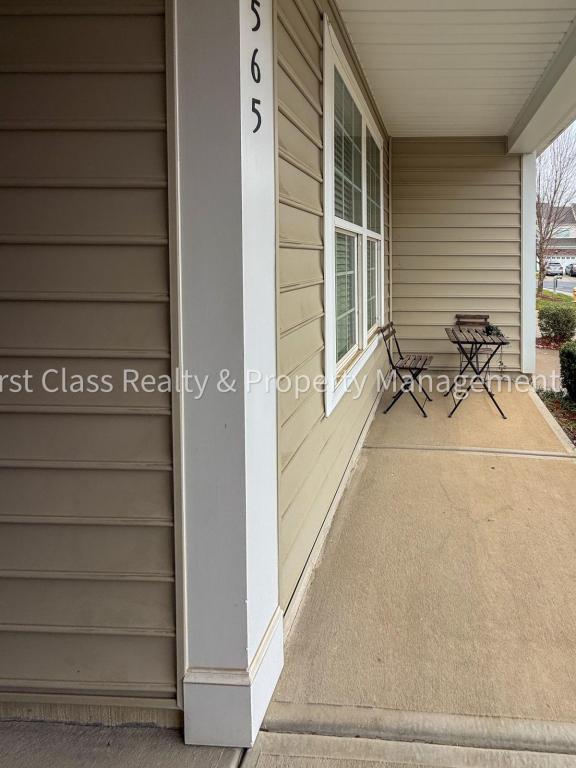 Photo - 565 Park View Drive