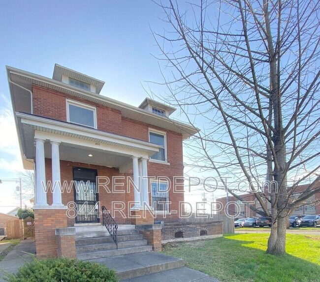 Photo - 901 N 2nd Ave House