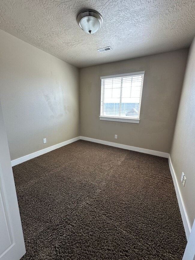 Photo - Dog friendly 3 Bedroom 2.5 Bath town home in Provo.