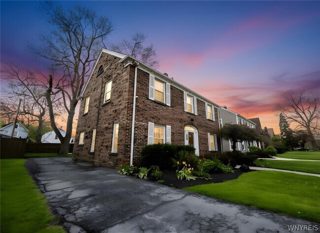 Photo - 3025 Macklem Ave
