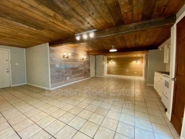 Building Photo - 1101 College St