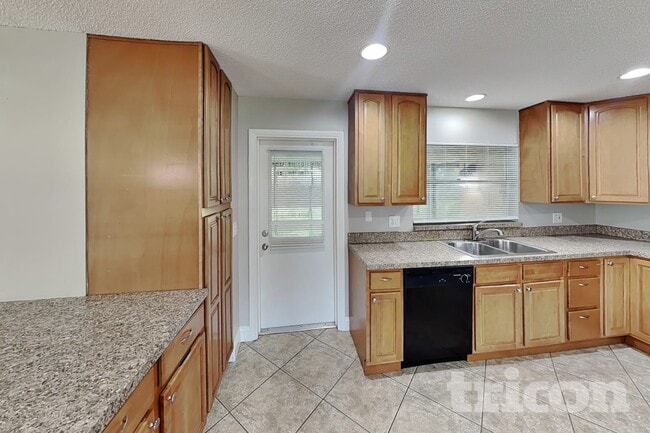 Photo - 1548 Silver Fox Cir