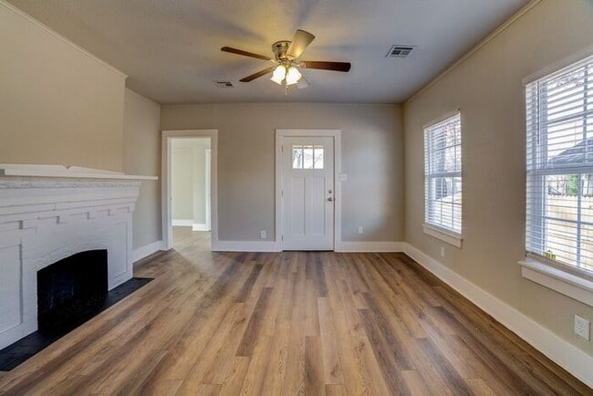 Photo - Dreamy Craftsman 3/2 Expertly Remolded