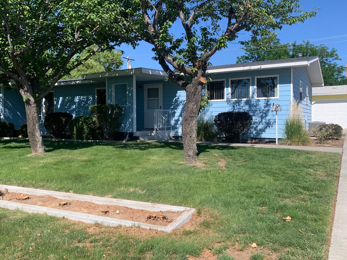 Photo - 902 Birch Ave