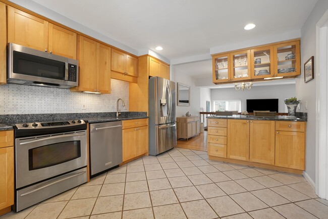 Photo - Gorgeous 2BR/3.5BTH Townhome in desirable Neighborhood of StoneyBrook in Rockville