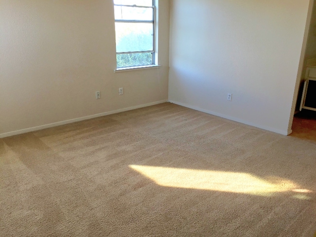 Photo - 1073 Barnes Cir