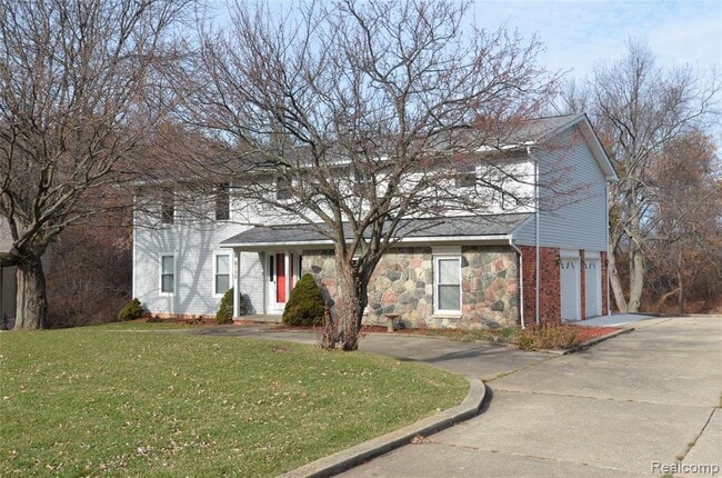 Building Photo - 8152 Fairfield Cir