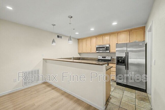 Photo - 4704 E Paradise Village Pkwy N Unidad #111