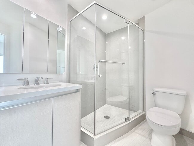 Photo - 838 S La Brea Ave