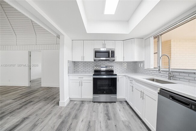 Photo - 5201 Yellow Pine Ln