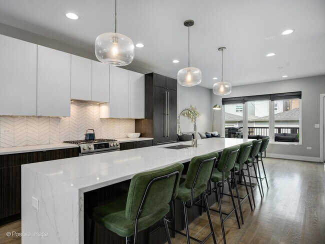 Photo - 2544 W Warren Blvd