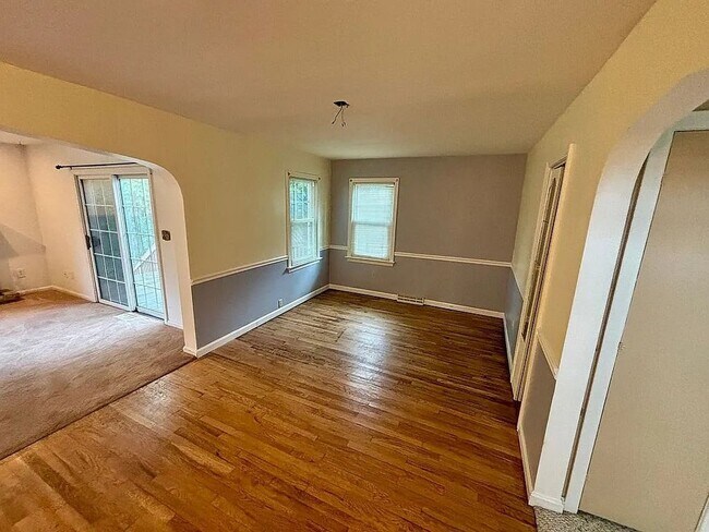 Photo - 3708 Iroquois Ave