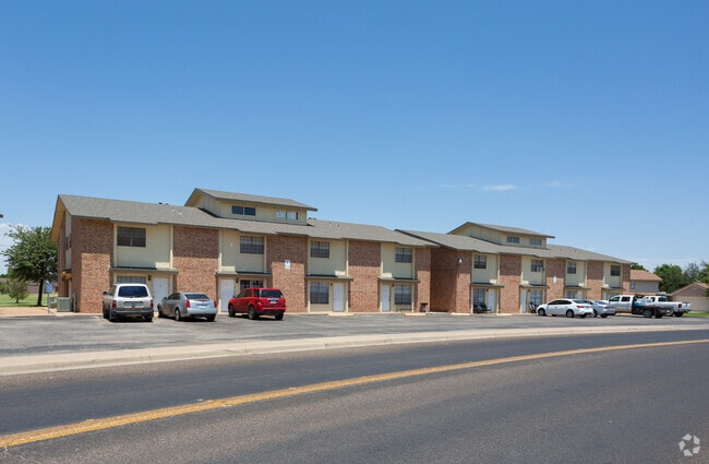 2 habitaciones, 1,5 baños - 1400 pies cuadrados - Marvin Gardens Apartments