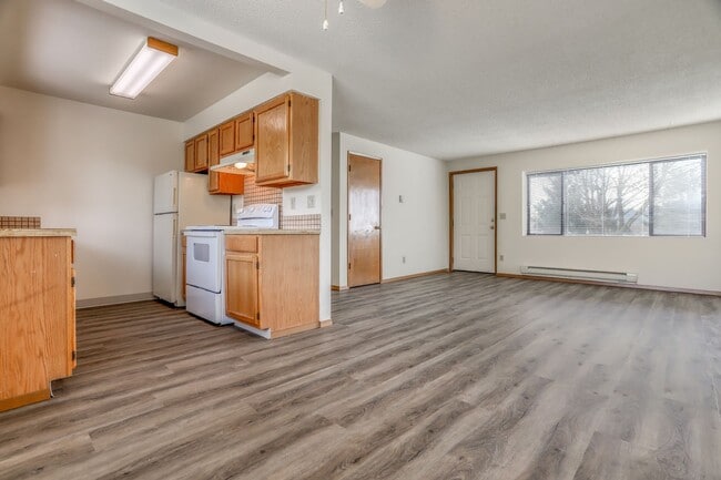 Great 2 Bed 1 Bath Duplex w/ New Flooring ... - Great 2 Bed 1 Bath Duplex w/ New Flooring ... House