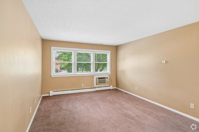 2BR, 1BA - 800SF - Living Room