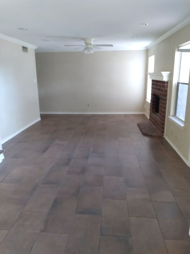 Photo - 4 bedroom 2.5 bathroom