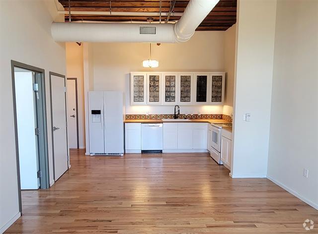 Building Photo - 201 E Chambers St Unit 303 Rental