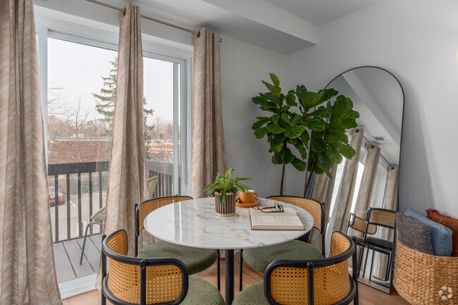 2BR, 1BA - 895SF - Dining Area - Top Of The Hill Apartments