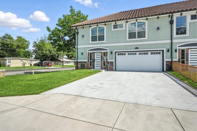 Building Photo - ***936 Elwood Duplex*** Unit 936 Elwood Rental