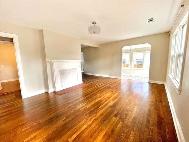 Photo - 1449 Lynford Dr SW