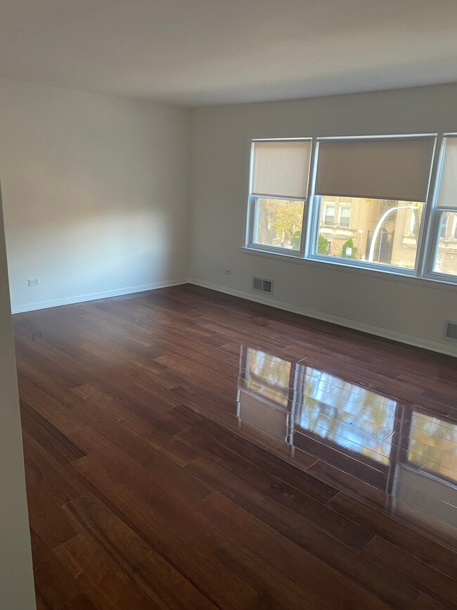 Building Photo - 6542 N Mozart St Unit Apt. #2