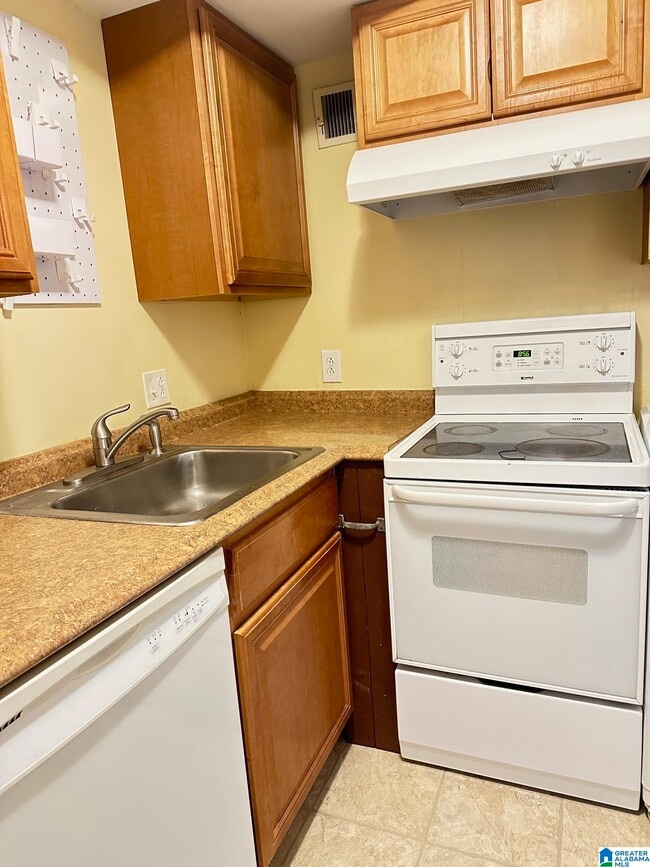 Photo - 1006 Broadway St