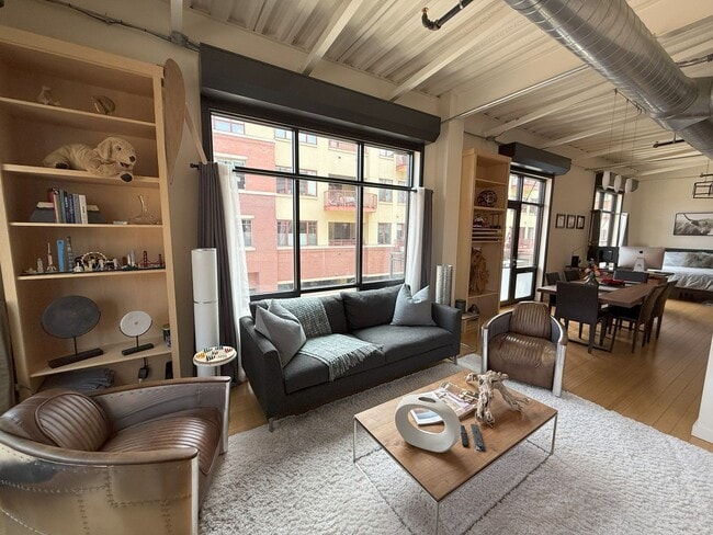 Building Photo - 1360 Walnut St Unit 207 Rental