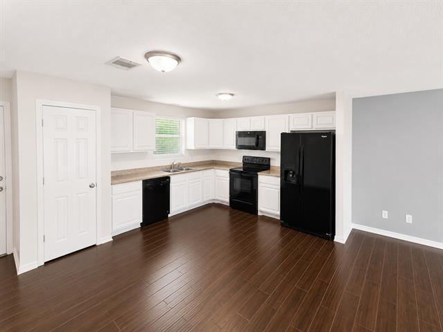 Photo - 203 W Willow St