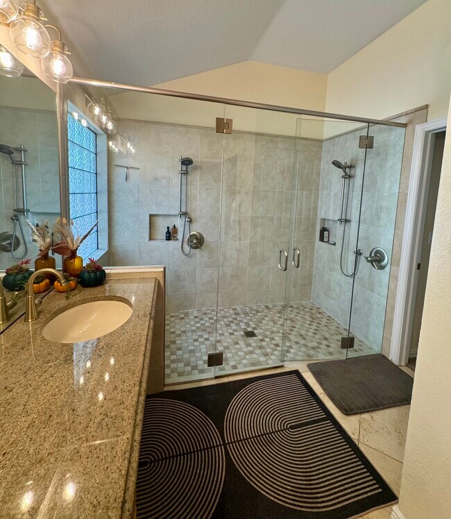 Photo - 1011 S Valentia St