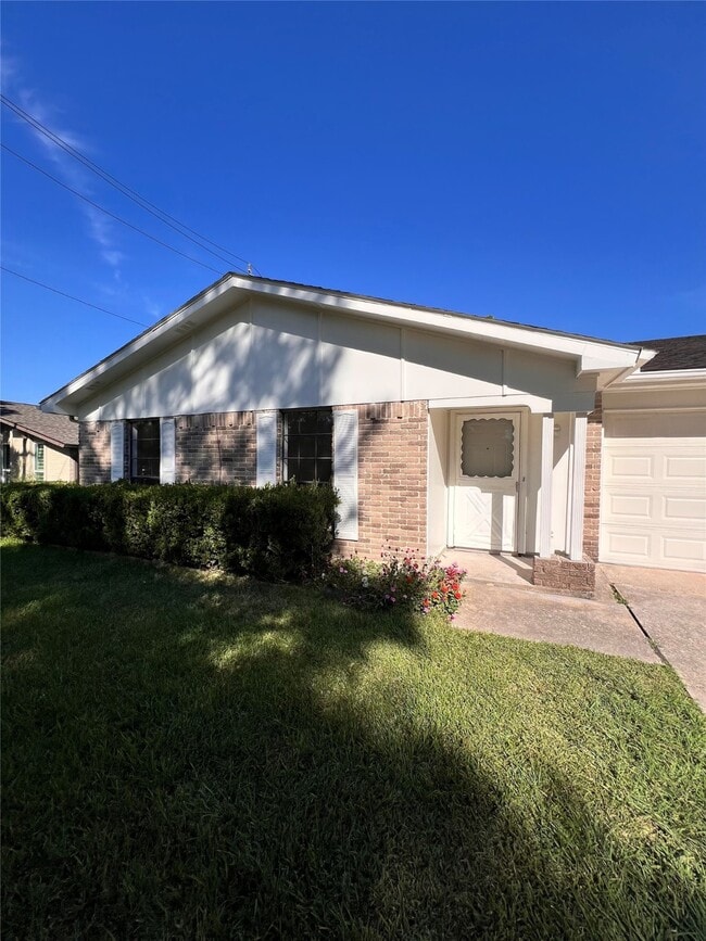 Photo - 3211 Meadowview Dr