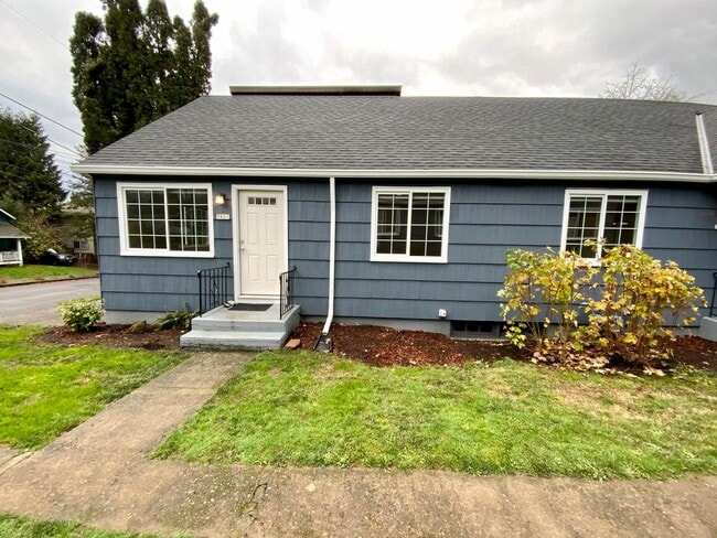 Photo - Beautiful Townhouse with Fenced Yard, Garage, and AC Unit 3921