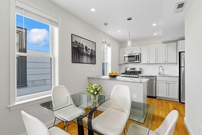 230 Saratoga St Unit 3