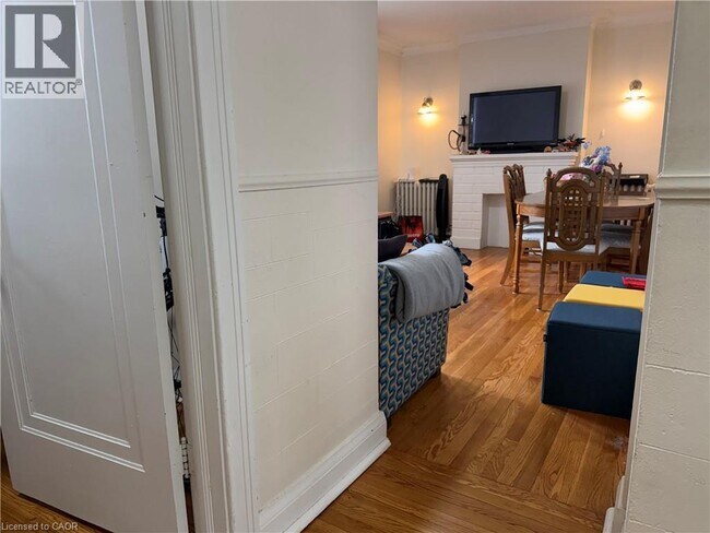 Photo - 2712 Lake Shore Blvd W Unit Upper