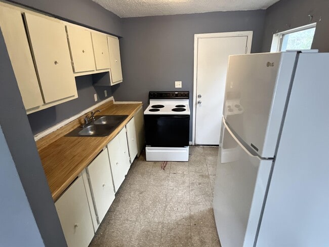 Photo - 402 Terry St