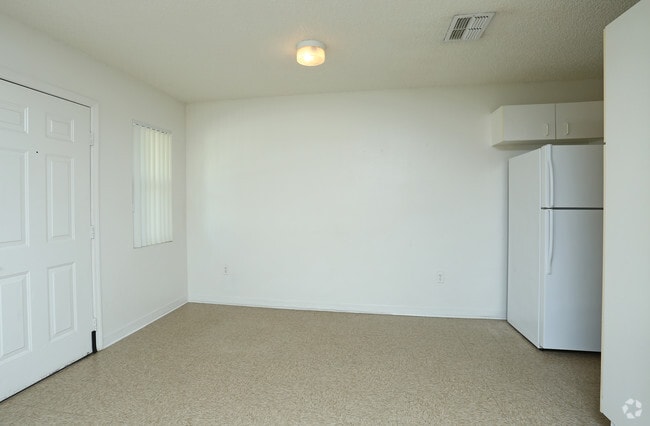 1098 SF - 3 BR - Dining Room - Landfair Homes