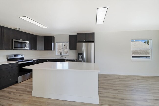 Photo - 3 Bed 2 Bath - Excellent Condition - WSG Included - Pet Friendly - Island Hospital