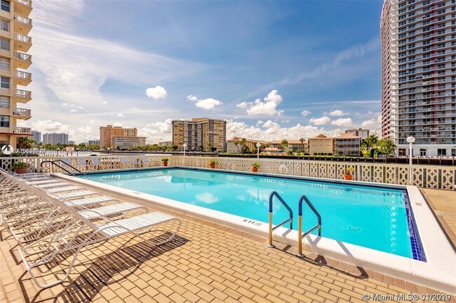 Photo - 1817 S Ocean Dr Condominio Unidad 1027