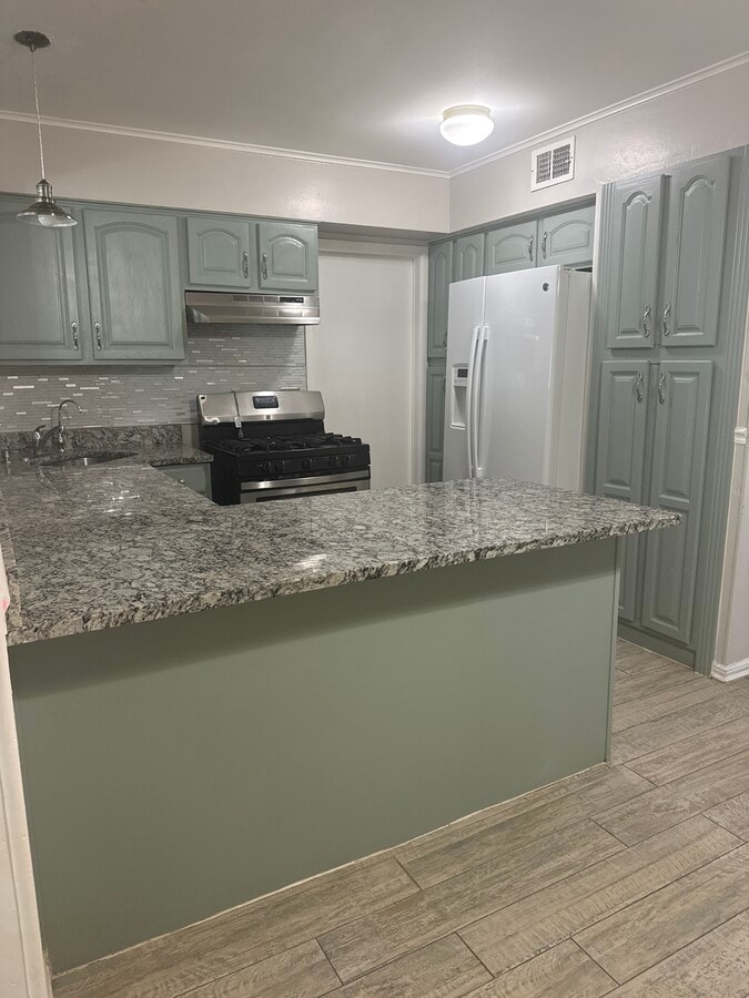 Photo - 2210 Greencrest Dr