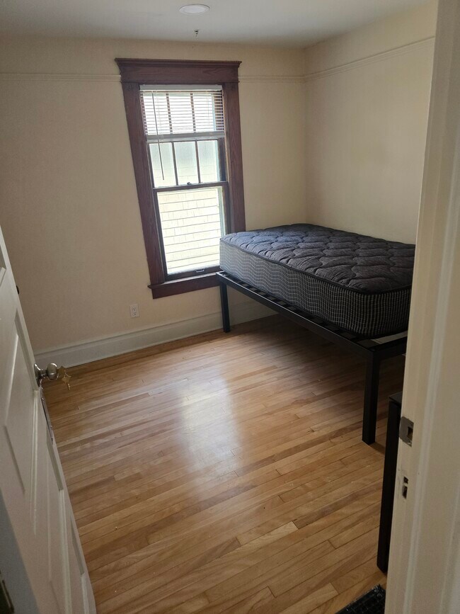 Photo - 712 Dewey Ave