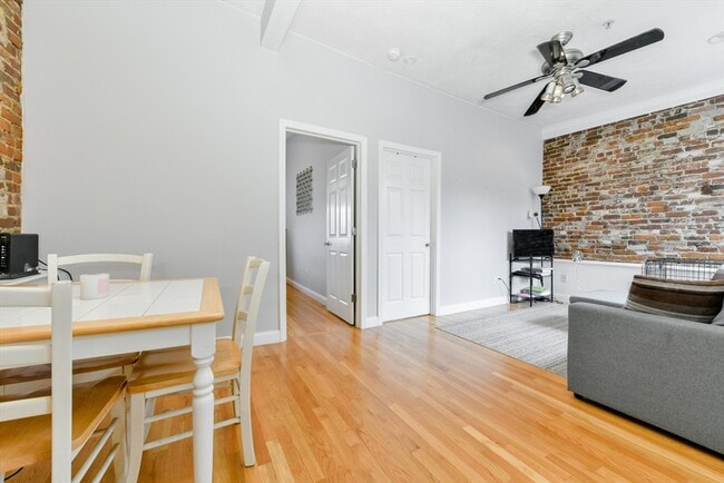 Photo - 158 Cottage St Unidad #4R