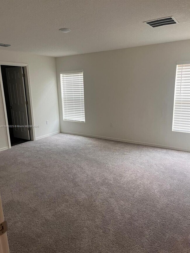 Photo - 579 NW North Macedo Blvd