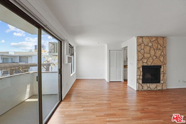 Photo - 11908 Dorothy St Unit 102
