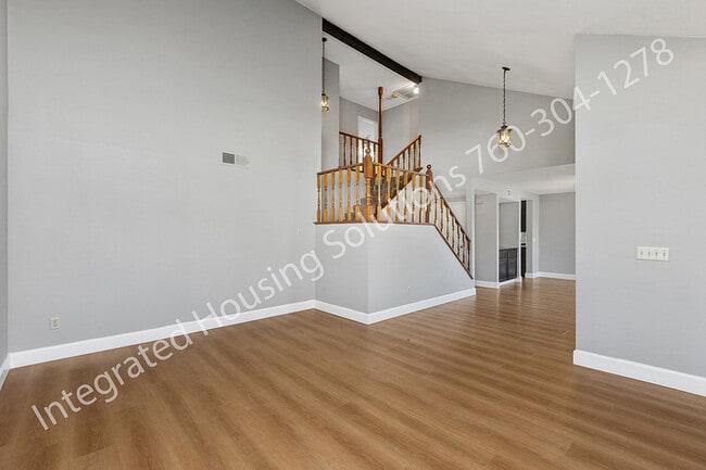 Photo - 2057 Caraway St