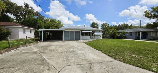 Building Photo - 8 W Hillcrest Ave Rental