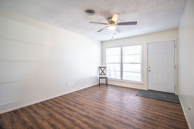 Photo - 3 Bedroom 2 bathroom house in convenient l...
