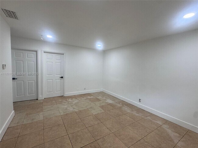 Photo - 221 NE 40th St Unit 2