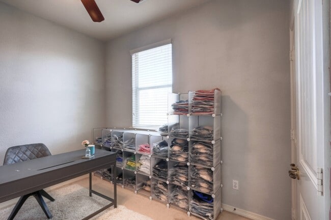 Building Photo - 108 Cove Cir Rental