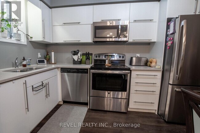 Photo - 3200 Singleton Ave